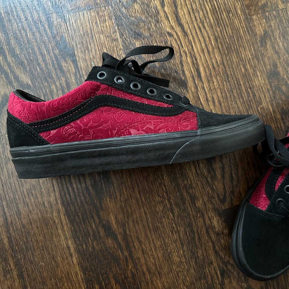 Vans Old Skool Parisian Velvet, Never Worn, Men's Size 6, Women's size 7.5